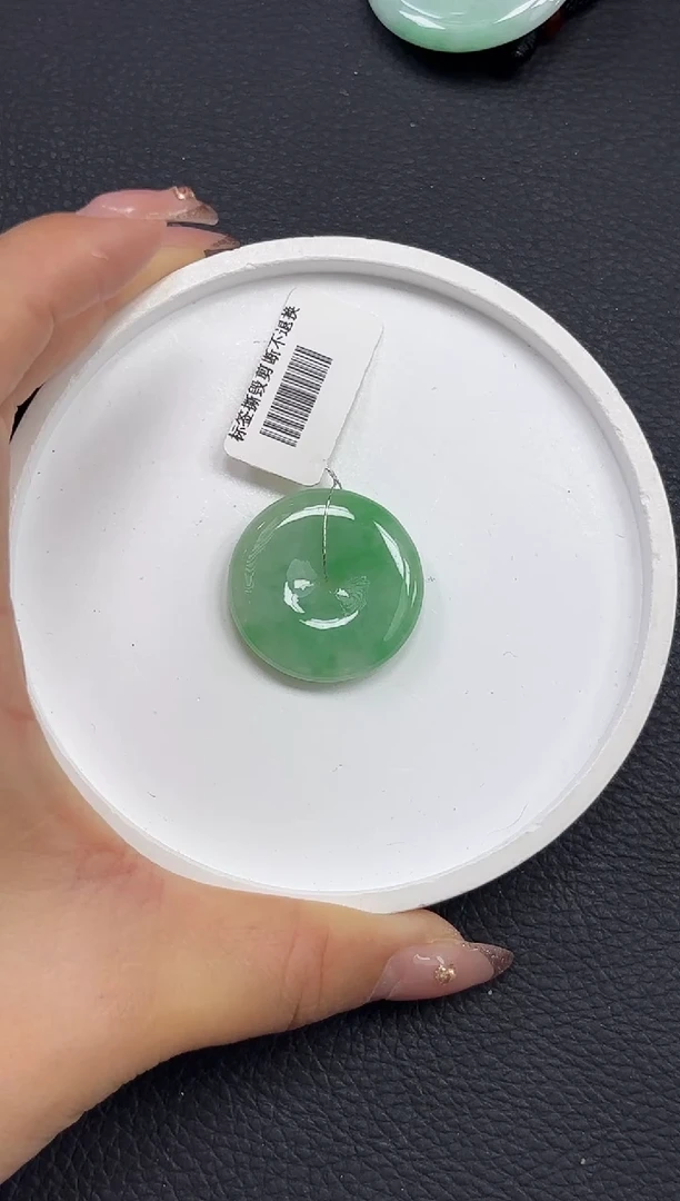 颈饰未镶嵌翡翠平安扣