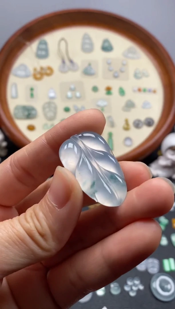 颈饰未镶嵌翡翠高冰飘花大叶子/芬