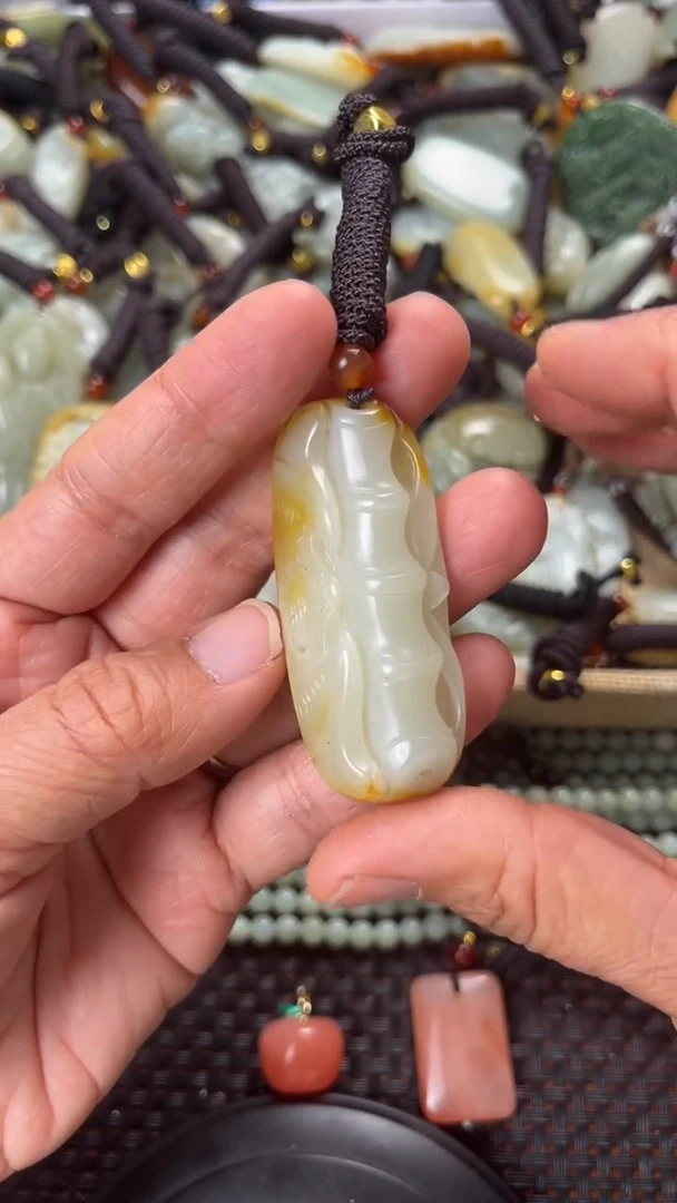 【闪购商品】和田玉颈饰未镶嵌多样性发货没有证书拍一发一有瑕