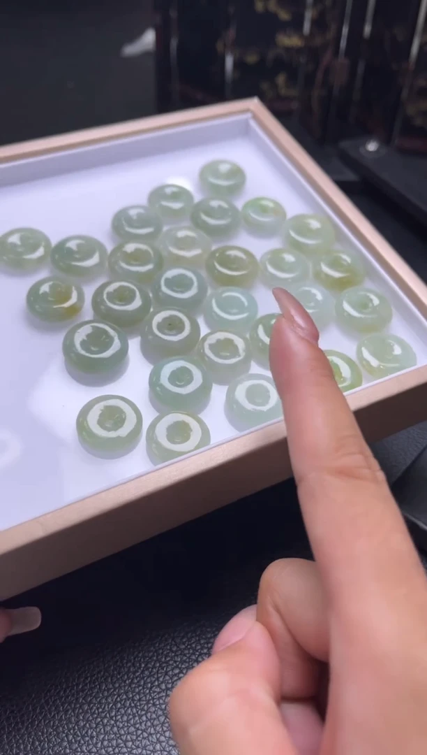 【闪购商品】翡翠颈饰未镶嵌M51多样性发一件/配绳子