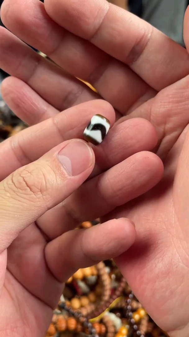 玛瑙/玉髓.未镶嵌王胖子文玩工作室虎牙配饰珠