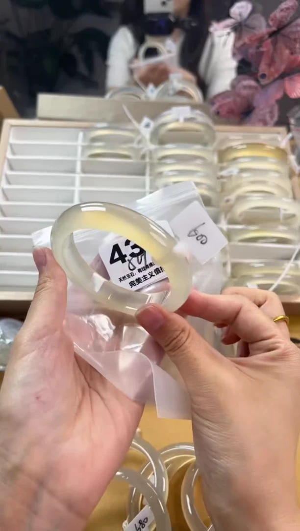 玛瑙/玉髓手镯未镶嵌Y**i435