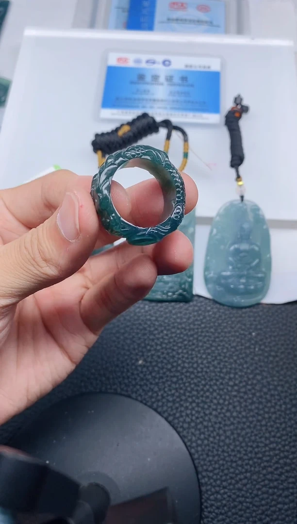 未镶嵌戒指翡翠