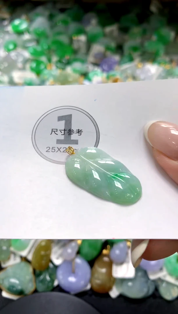 翡翠18K金镶嵌颈饰1111111111111111