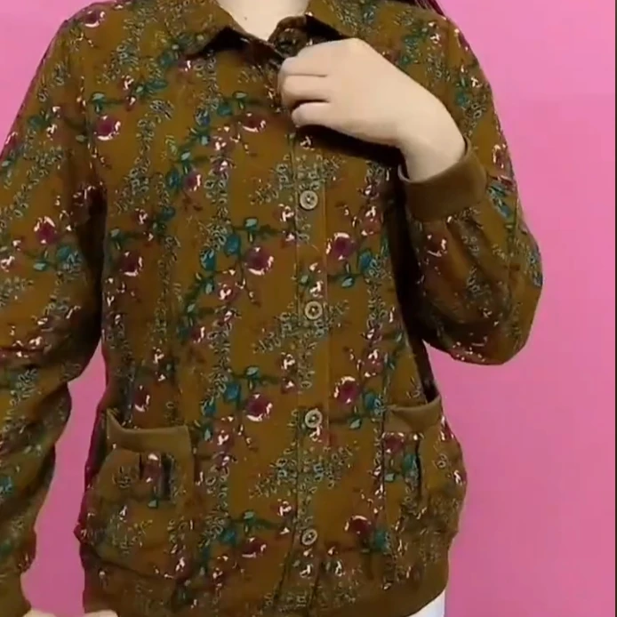 春秋季中年妈妈碎花翻领长袖外套