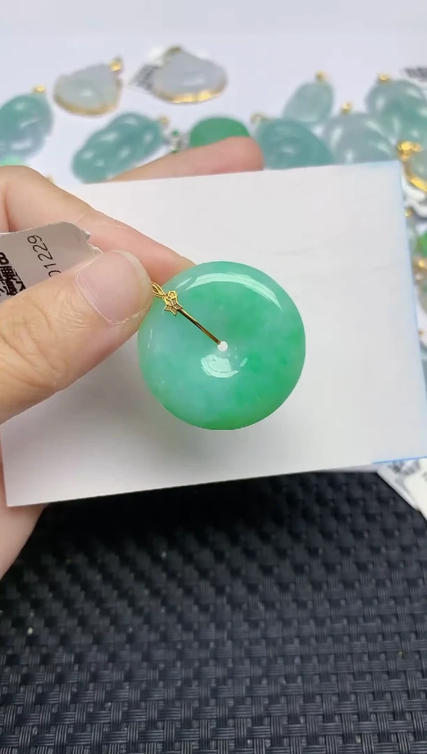 翡翠18K金镶嵌颈饰天然翡翠A货