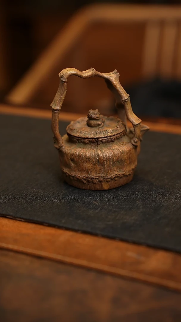 【闪购商品】曾成手作蟾竹紫砂壶......