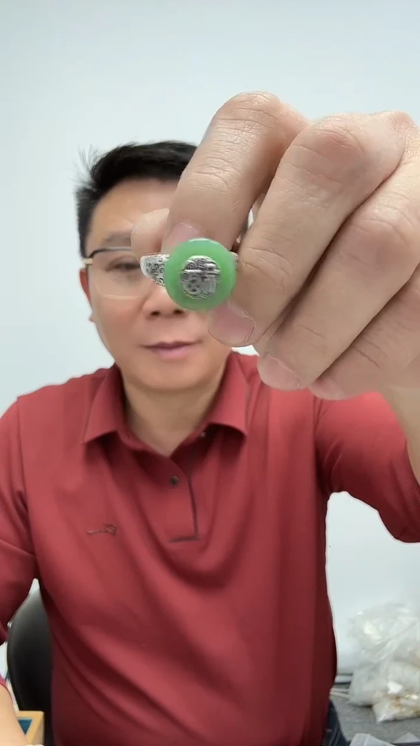 【闪购商品】琥珀裸石未镶嵌66（有瑕介意勿拍）