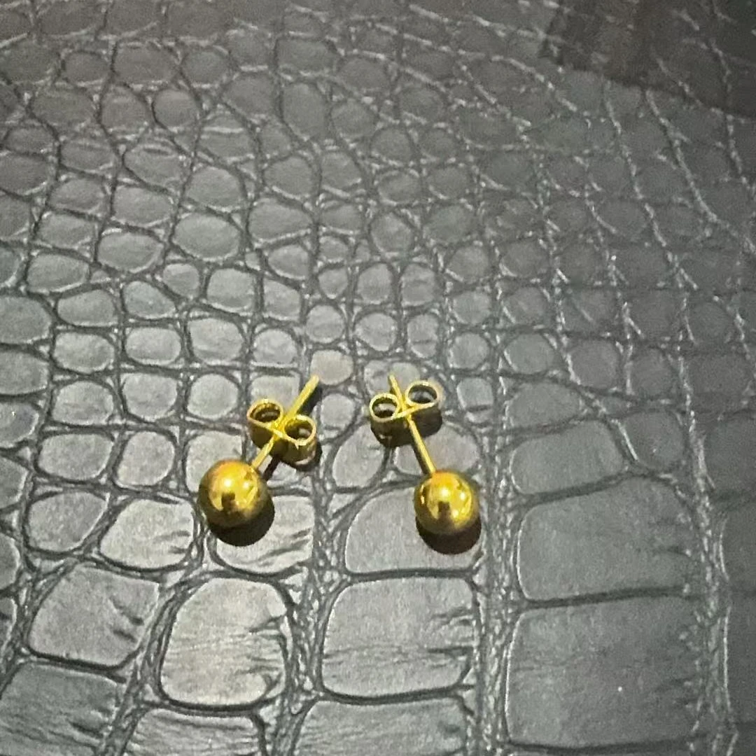 a133时尚百搭设计款光珠耳钉