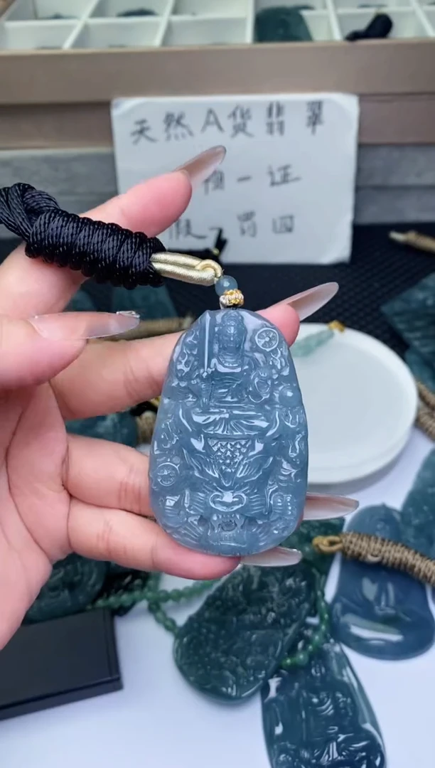 颈饰未镶嵌翡翠