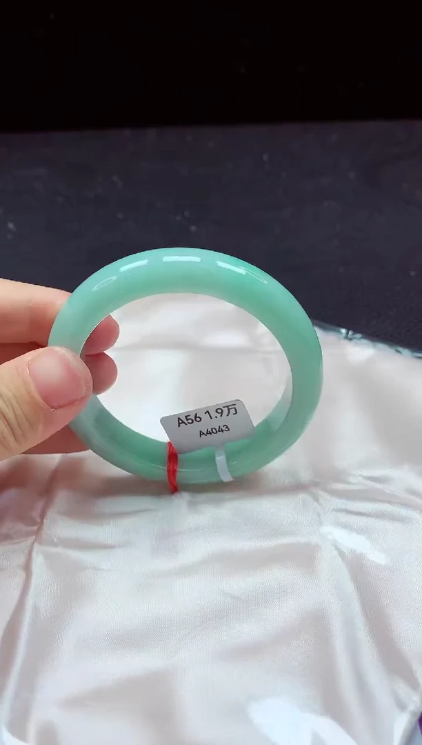 【闪购商品】翡翠手镯未镶嵌镯子56+