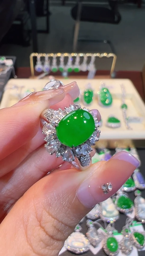 【闪购商品】翡翠戒指18K金镶嵌翡翠