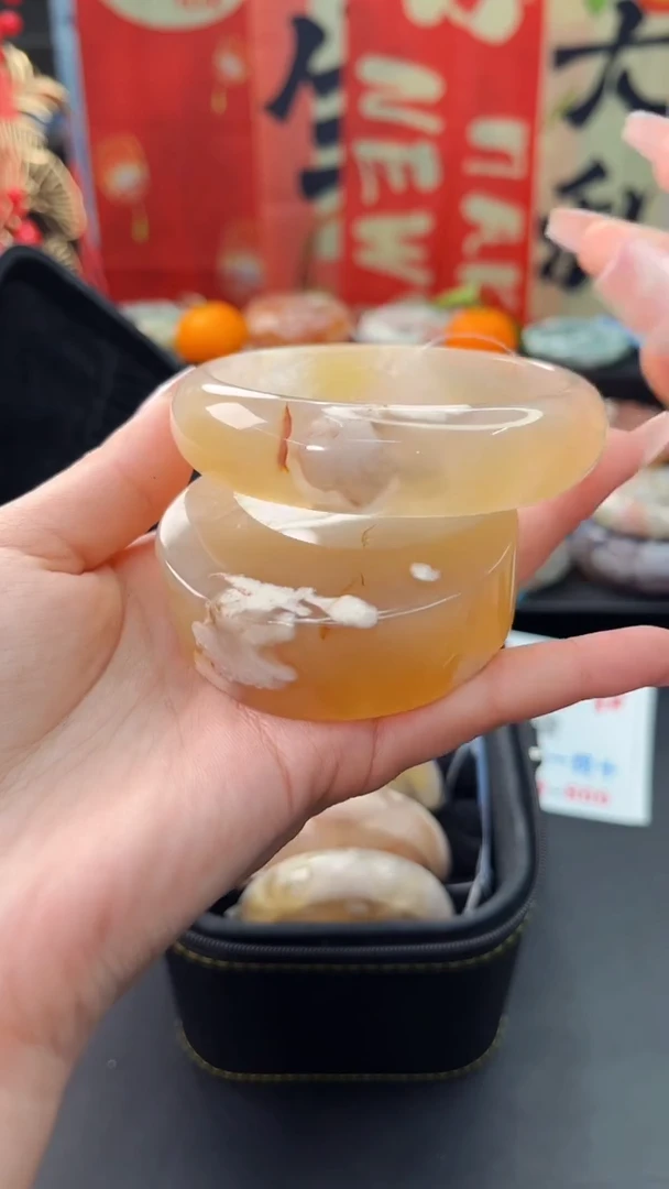 【闪购商品】石英质玉手镯未镶嵌赠送镯心（圈口）62+