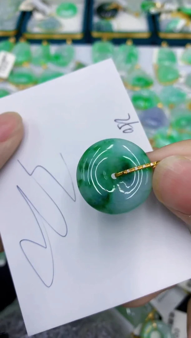 翡翠18K金镶嵌颈饰1111111111