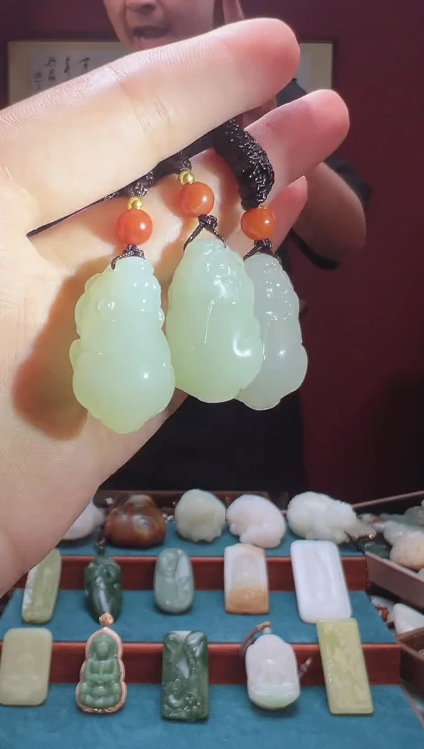 和田玉未镶嵌吊坠(不含链)1