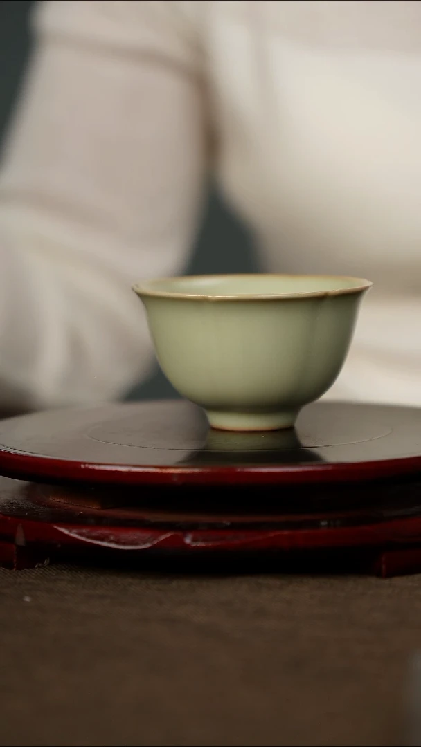 全品 粉青 花口杯 带底款