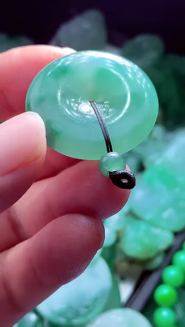 未镶嵌定制翡翠山**?翡翠毛货定制