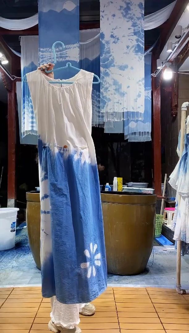 云浅蓝深 扎染服装 腰部木珠背心裙 压花