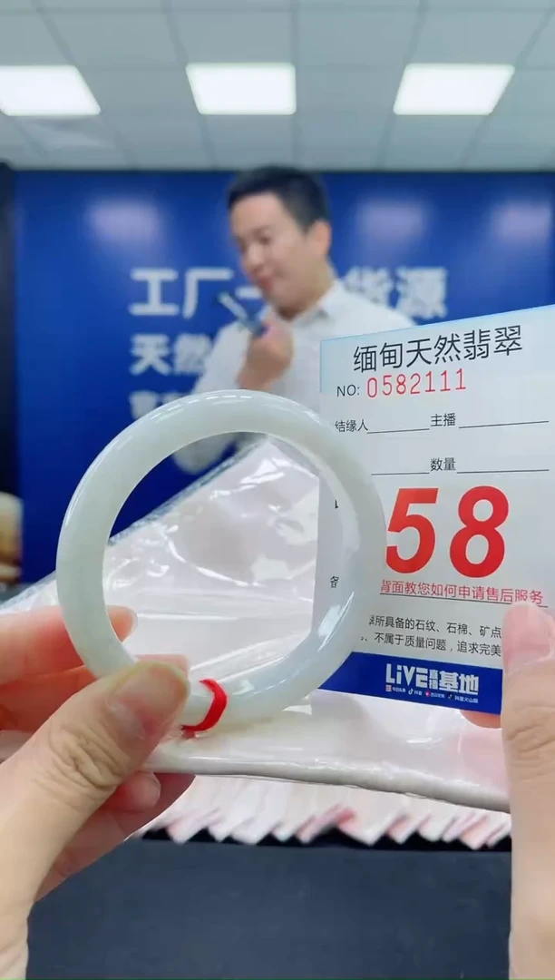 未镶嵌手镯翡翠天然翡翠手镯