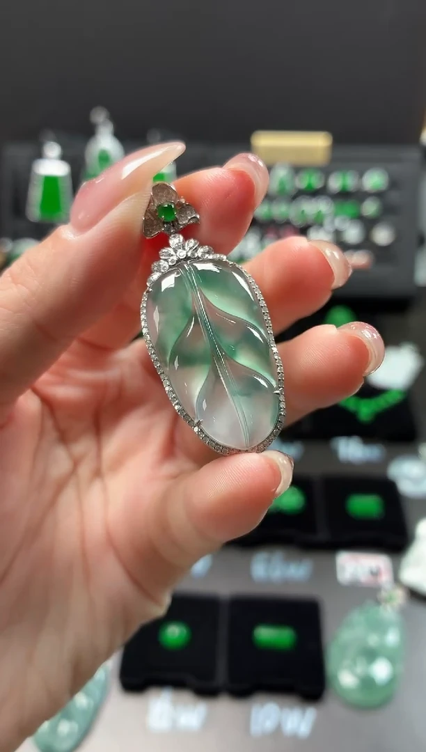 吊坠(不含链)18K金镶嵌翡翠叶子