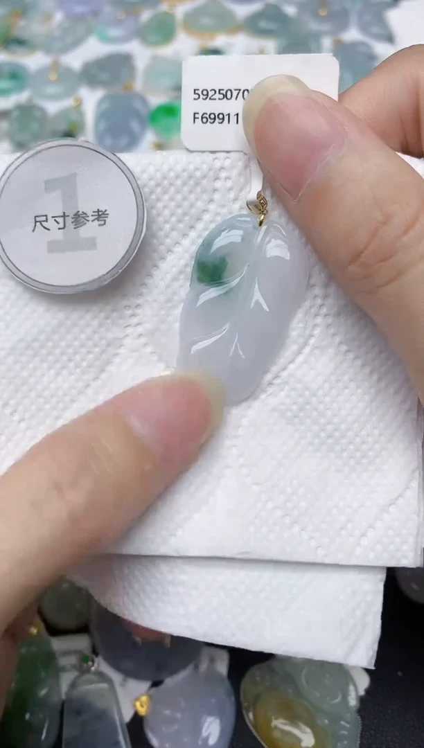 翡翠18K金镶嵌颈饰天然A货翡翠