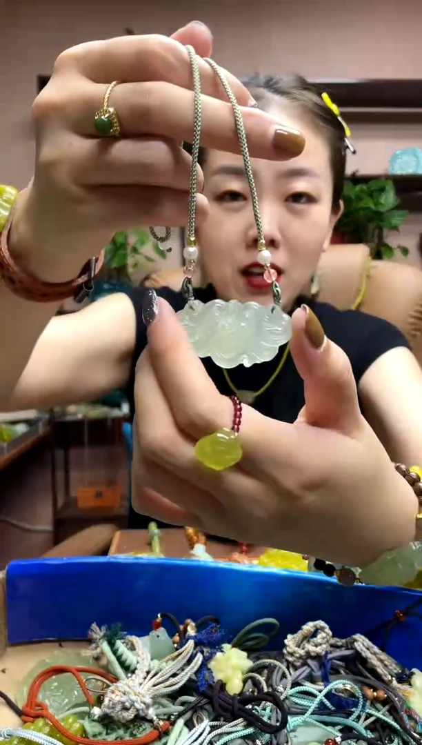 未镶嵌岫玉吊坠·2