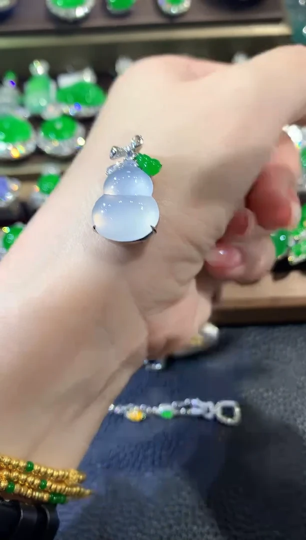 吊坠(不含链)18K金镶嵌翡翠C40