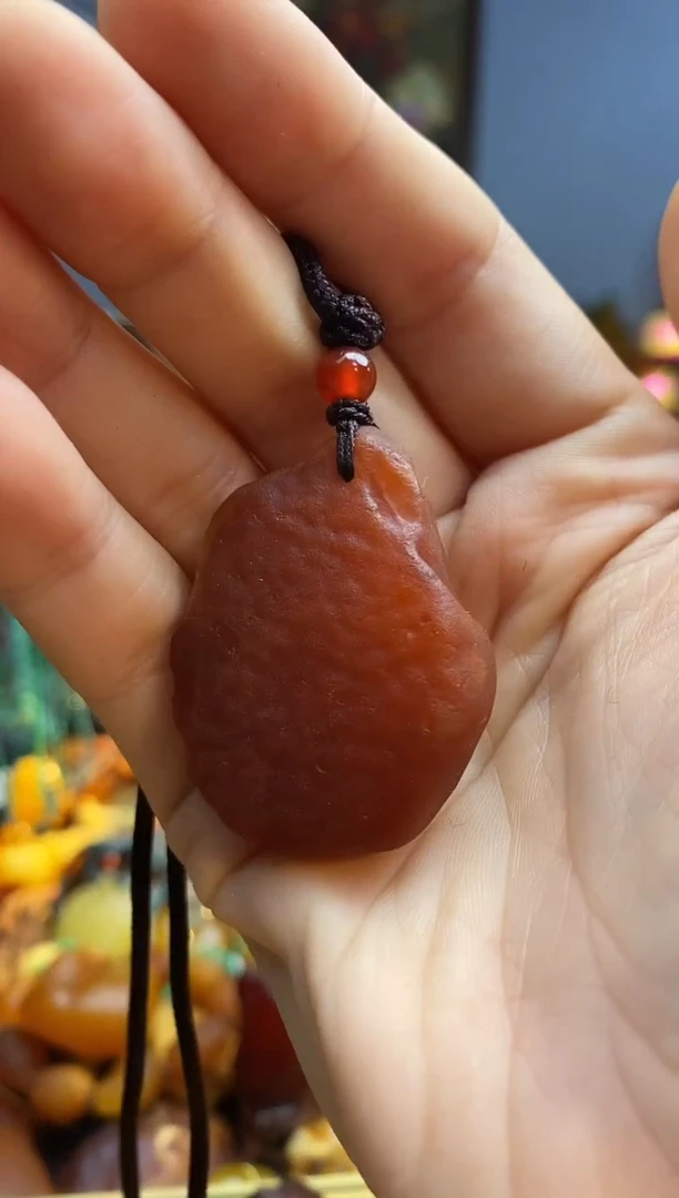 未镶嵌颈饰琥珀吊坠