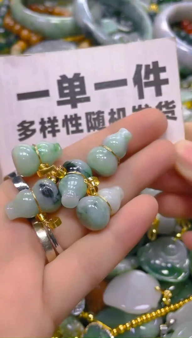 翡翠未镶嵌颈饰一单一个多样性随机发一件