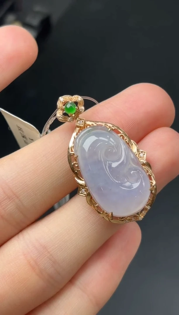 18K金镶嵌挂件翡翠如意