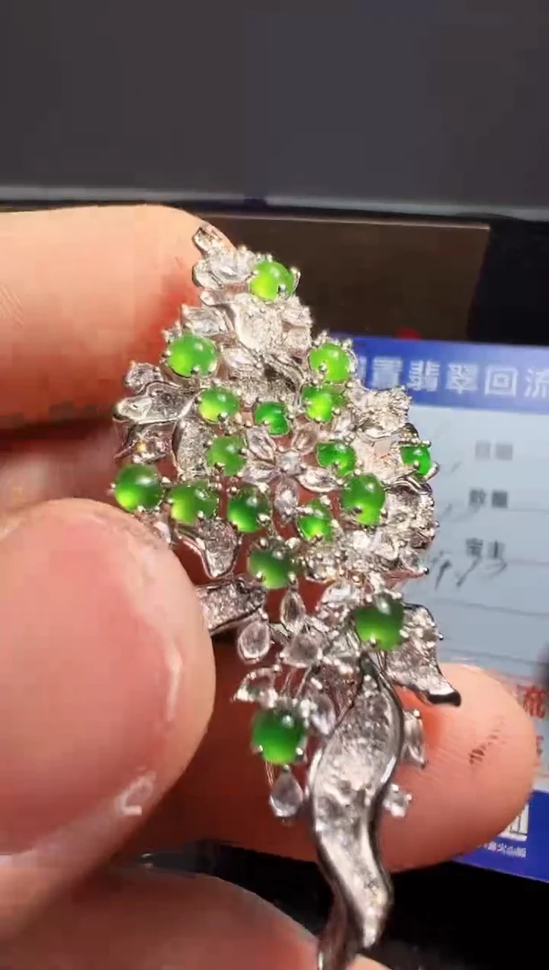 【闪购商品】翡翠颈饰18K金镶嵌翡翠回流