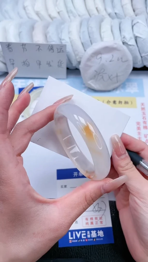 【闪购商品】石英质玉手镯未镶嵌T136-56.7