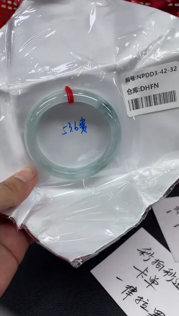 翡翠手镯未镶嵌远*翡翠手镯