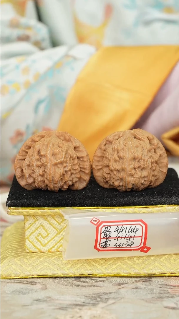 【闪购商品】文玩核桃把件白狮子