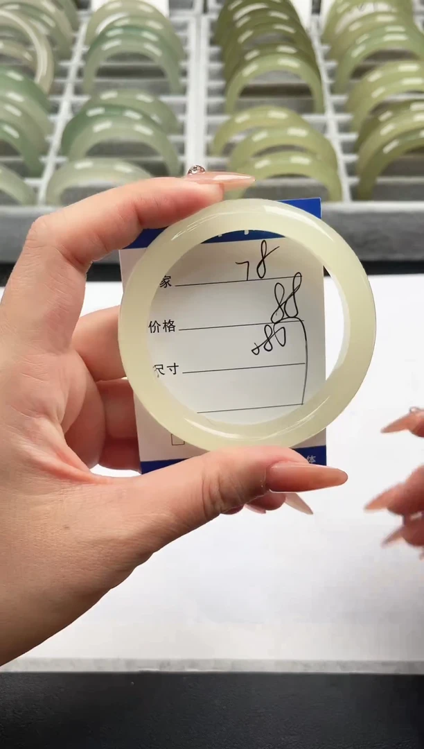 未镶嵌手镯石英质玉蜂蜜水