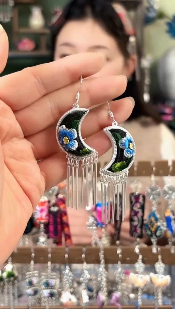 彩云南阁非遗老绣饰品559*