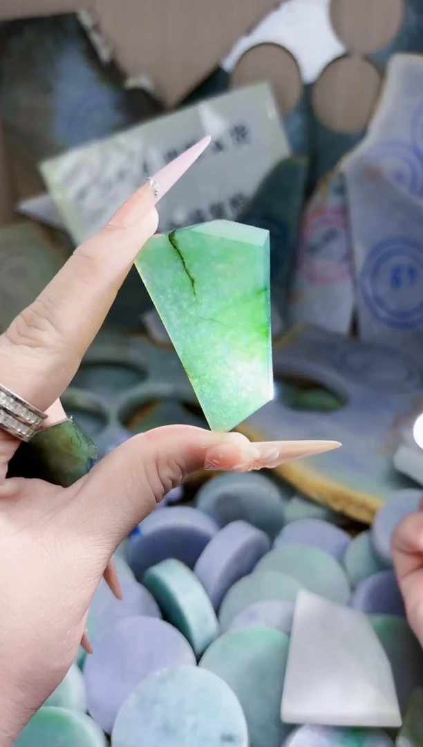 翡翠未镶嵌颈饰翡翠A货 江谭285