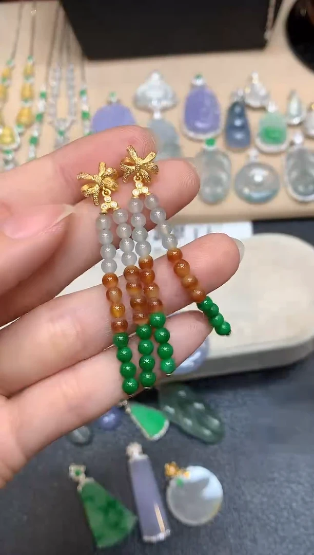 18K金镶嵌翡翠耳饰【无服务费