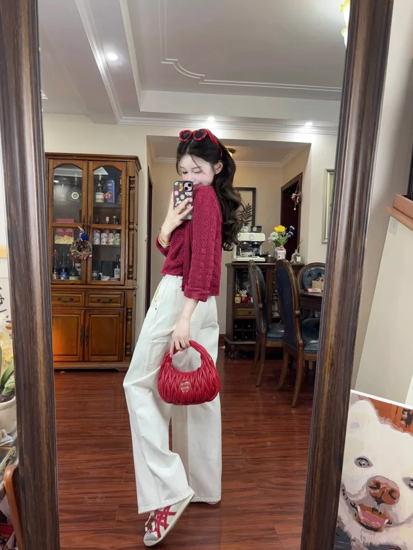 2025早秋新款韩系氛围感穿搭红色背心针织开衫白色牛仔裤三件套女