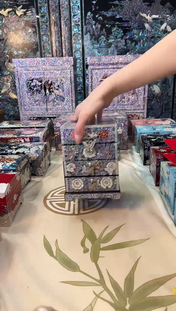 黑底白边·弘贝雅螺钿漆器文化馆