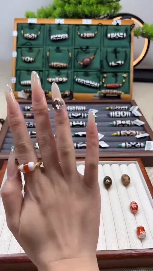 玛瑙/玉髓（覆膜）颈饰未镶嵌s****246微瑕随机发货