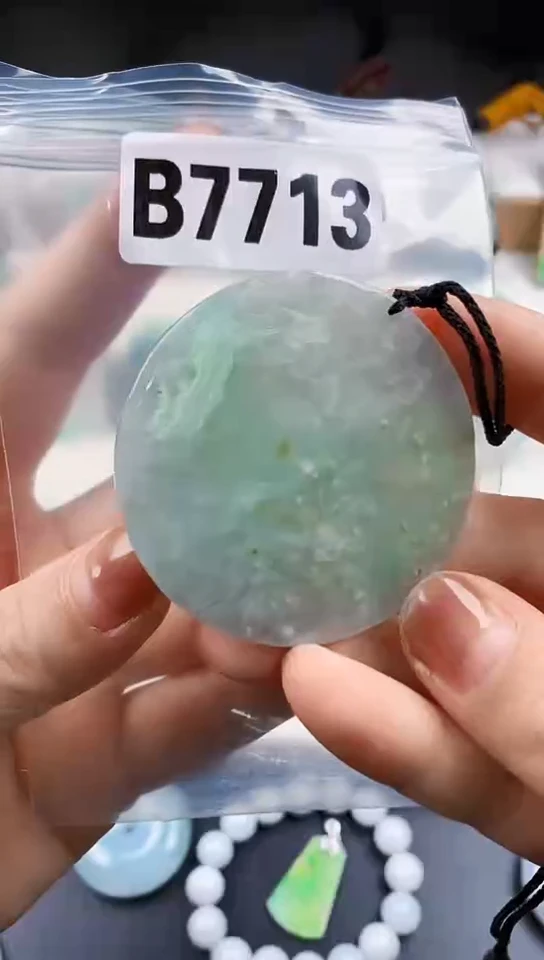 颈饰未镶嵌翡翠天然翡翠吊坠挂件