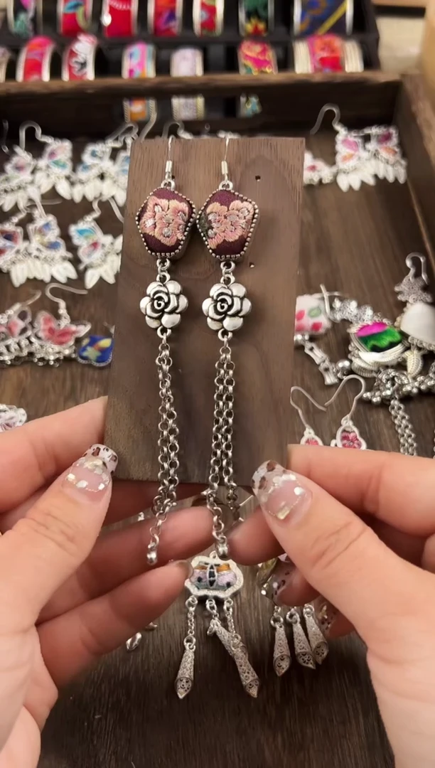 【闪购商品】织绣民族风老绣饰品188