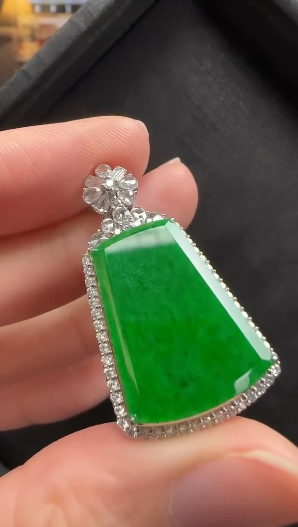 颈饰18K金镶嵌翡翠026无事牌一个