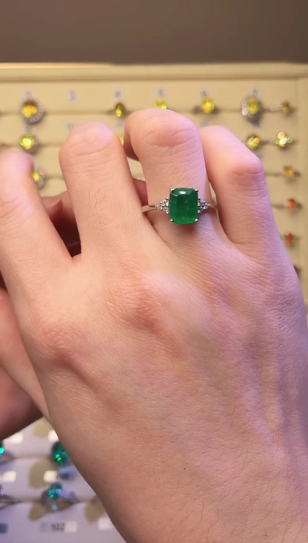 银S925镶嵌戒指祖母绿0000