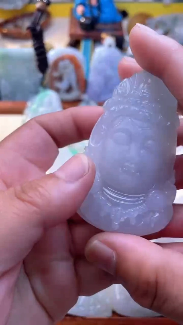 翡翠未镶嵌颈饰观音首