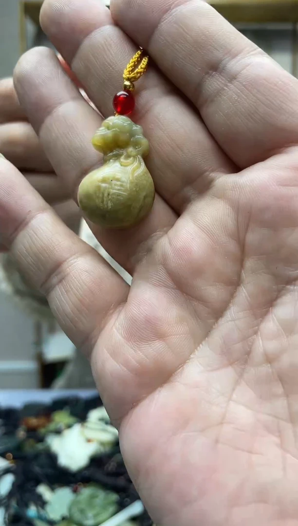未镶嵌蛇纹石玉吊坠·