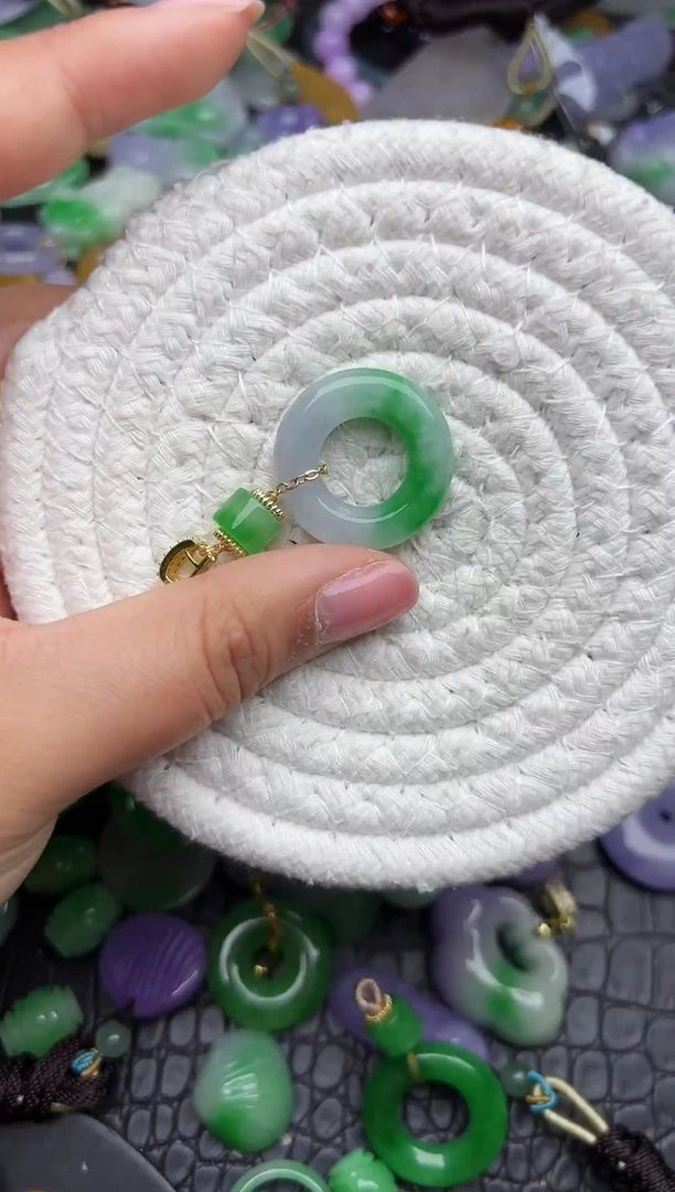 颈饰未镶嵌翡翠缅甸翡翠吊坠