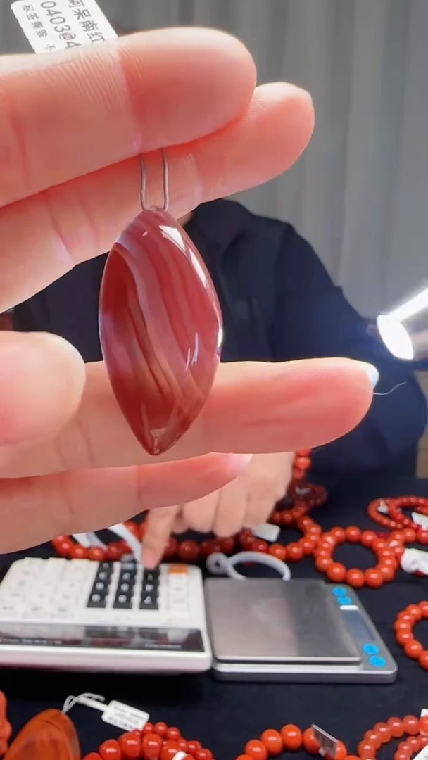 未镶嵌多样性发一件南红玛瑙瓦西随型吊坠