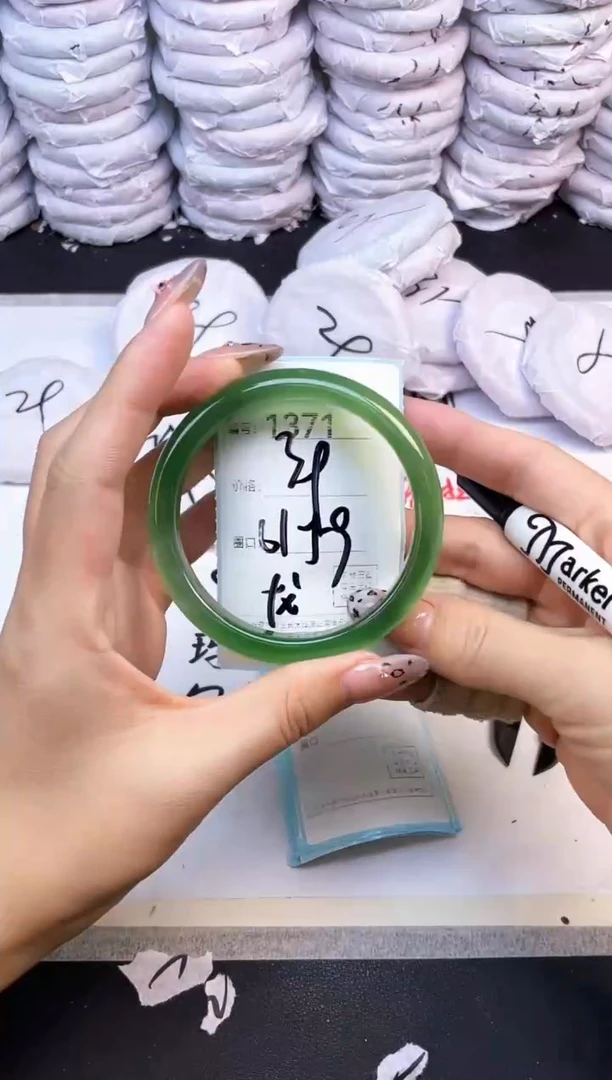 玛瑙/玉髓手镯未镶嵌1371